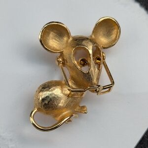 Charming Gold Mouse Brooch